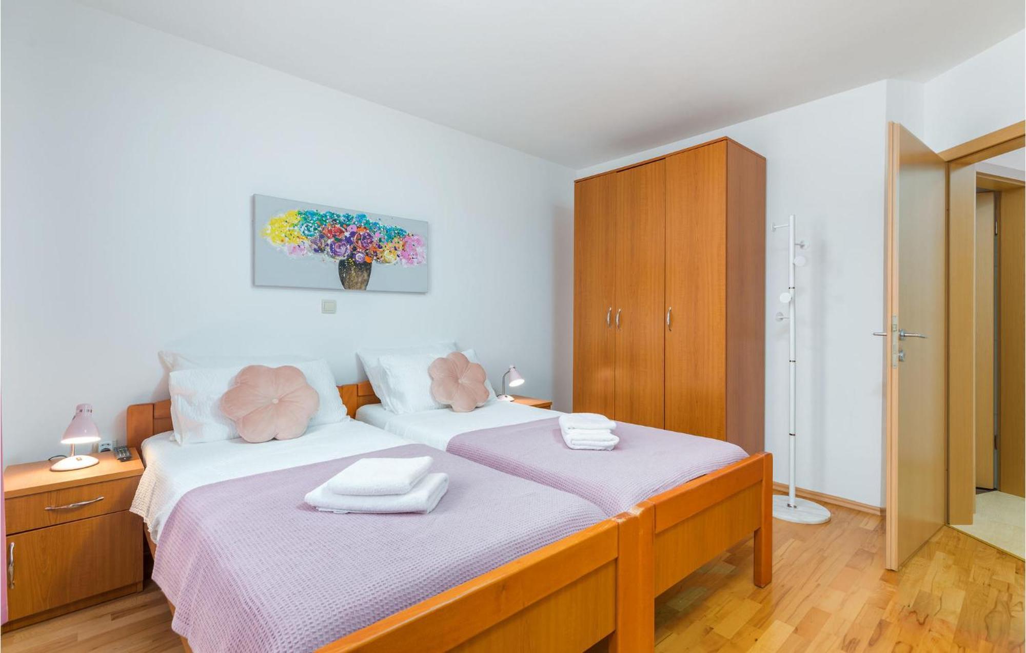 Lovely Apartment In Valbandon With Kitchen Fažana Exterior foto