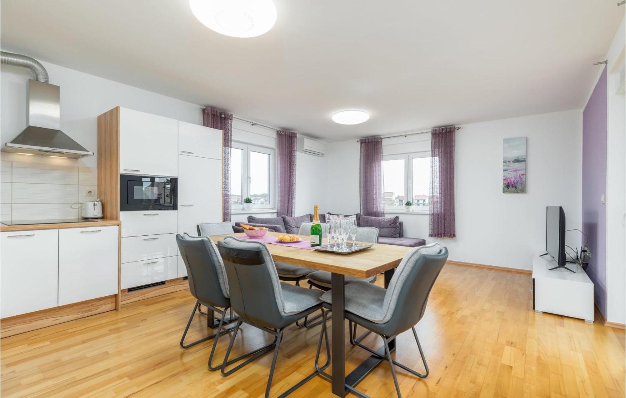 Lovely Apartment In Valbandon With Kitchen Fažana Exterior foto