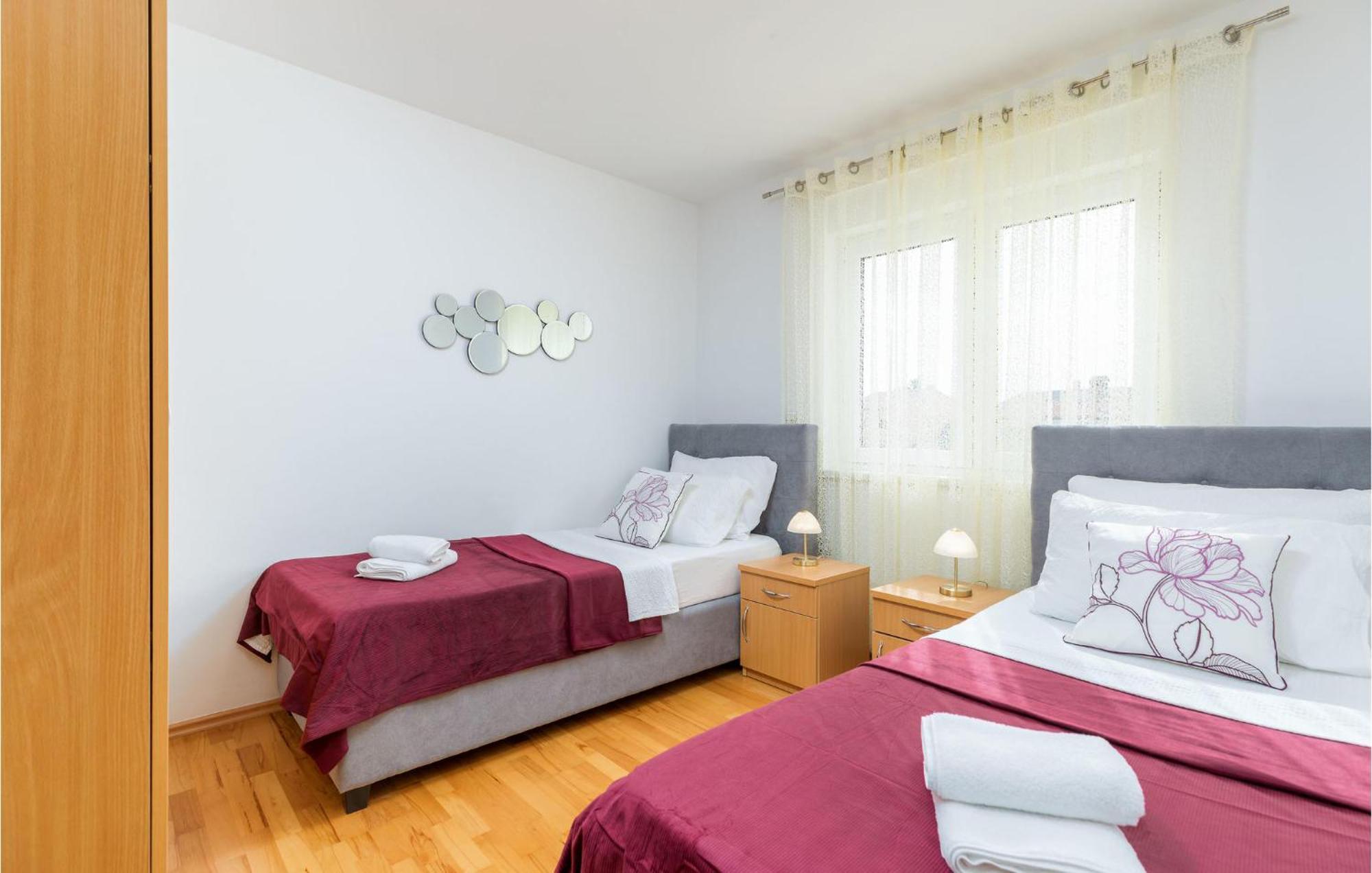 Lovely Apartment In Valbandon With Kitchen Fažana Exterior foto