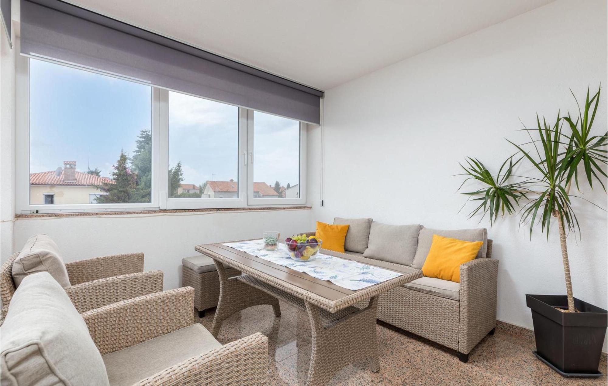 Lovely Apartment In Valbandon With Kitchen Fažana Exterior foto