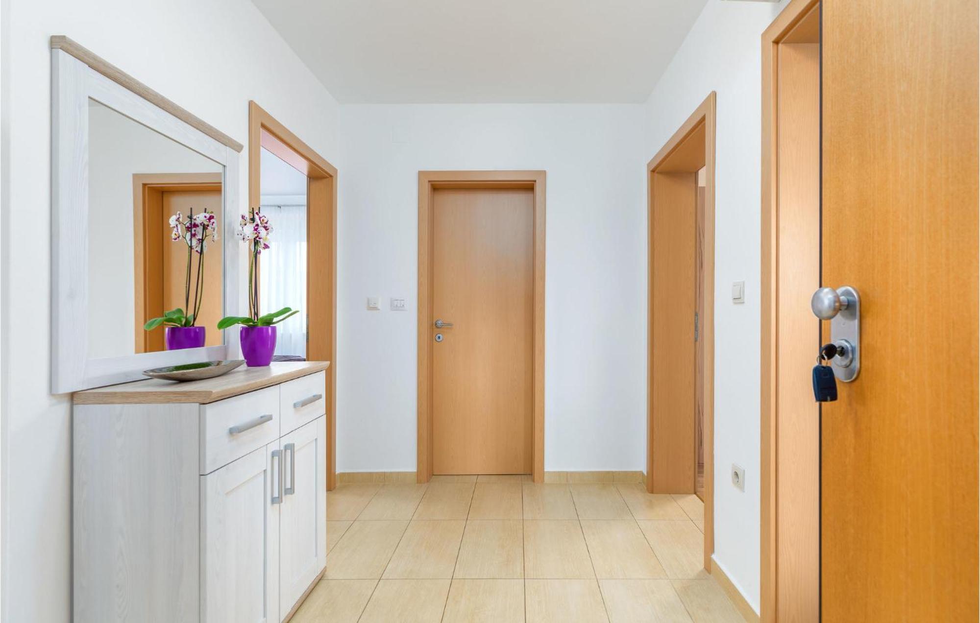 Lovely Apartment In Valbandon With Kitchen Fažana Exterior foto