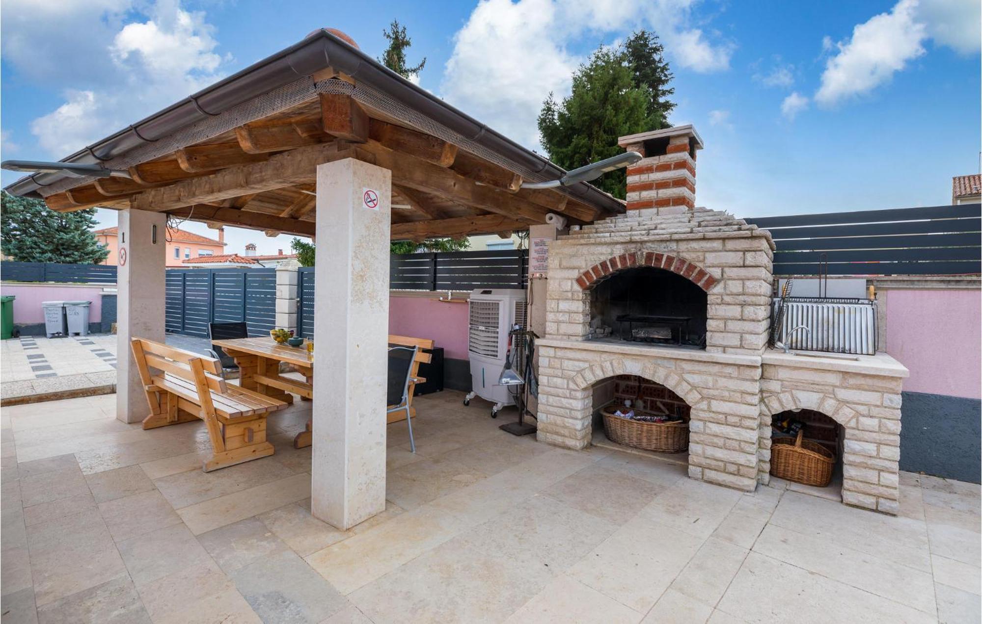 Lovely Apartment In Valbandon With Kitchen Fažana Exterior foto