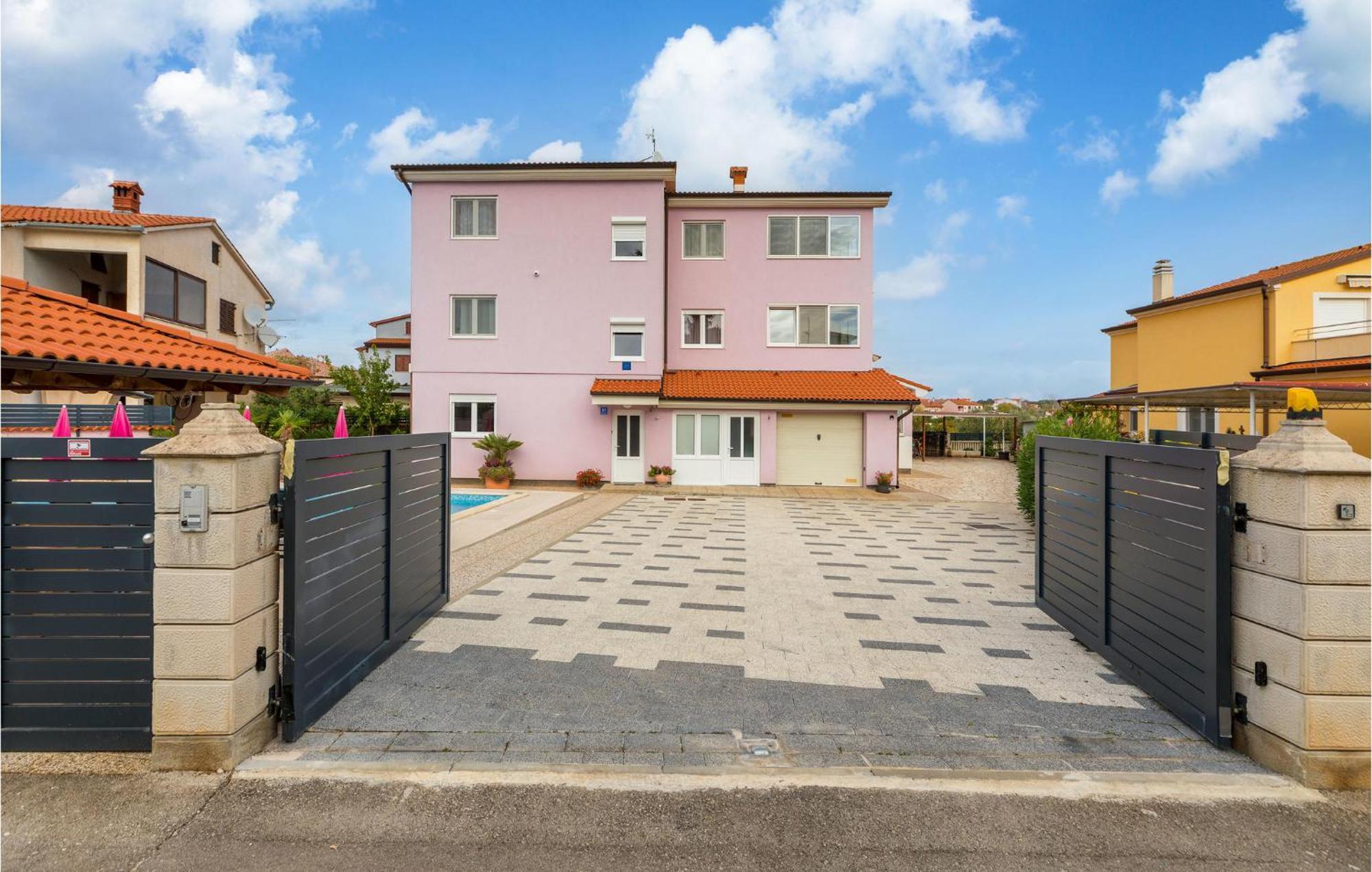 Lovely Apartment In Valbandon With Kitchen Fažana Exterior foto