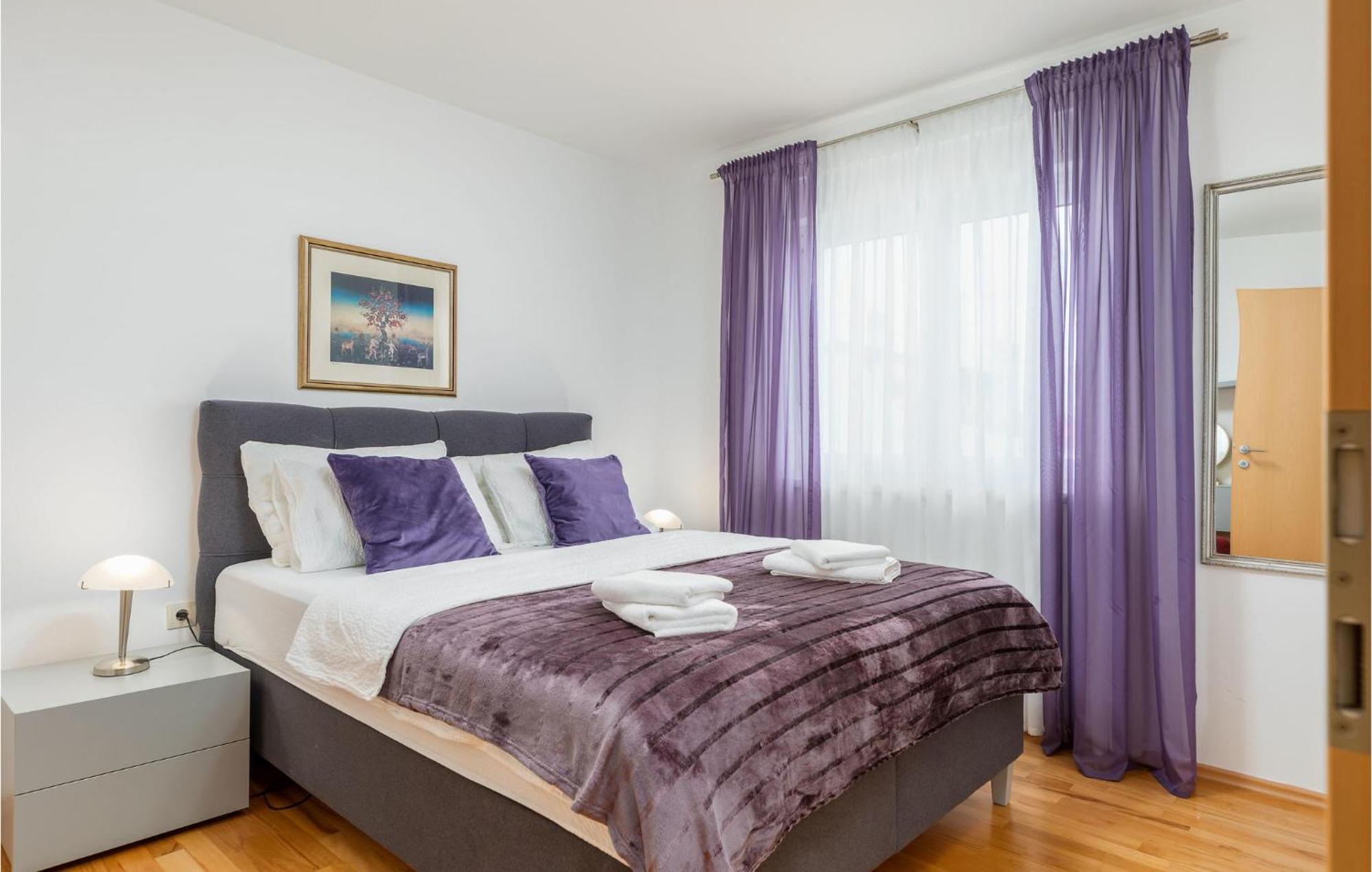 Lovely Apartment In Valbandon With Kitchen Fažana Exterior foto