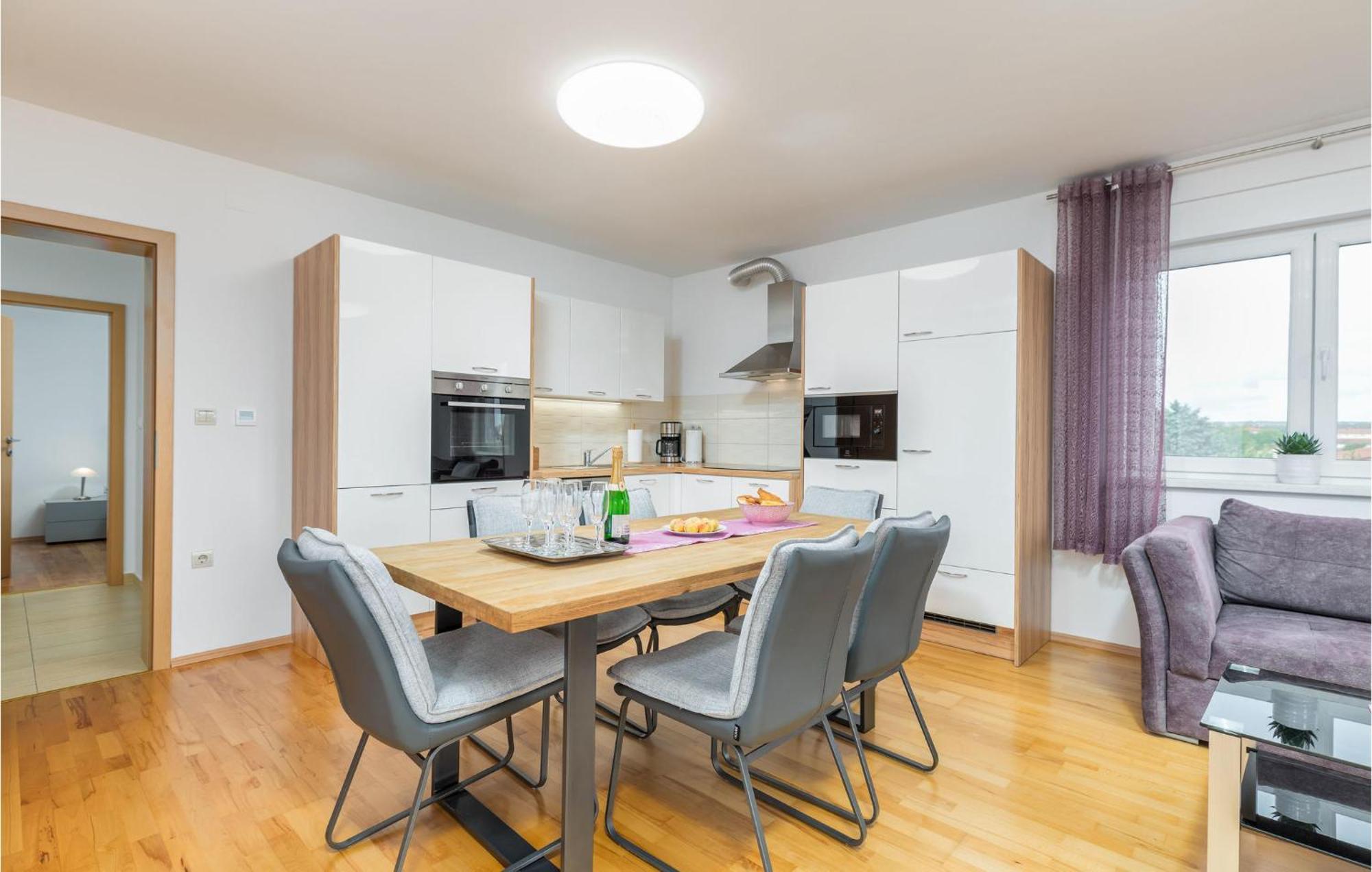 Lovely Apartment In Valbandon With Kitchen Fažana Exterior foto