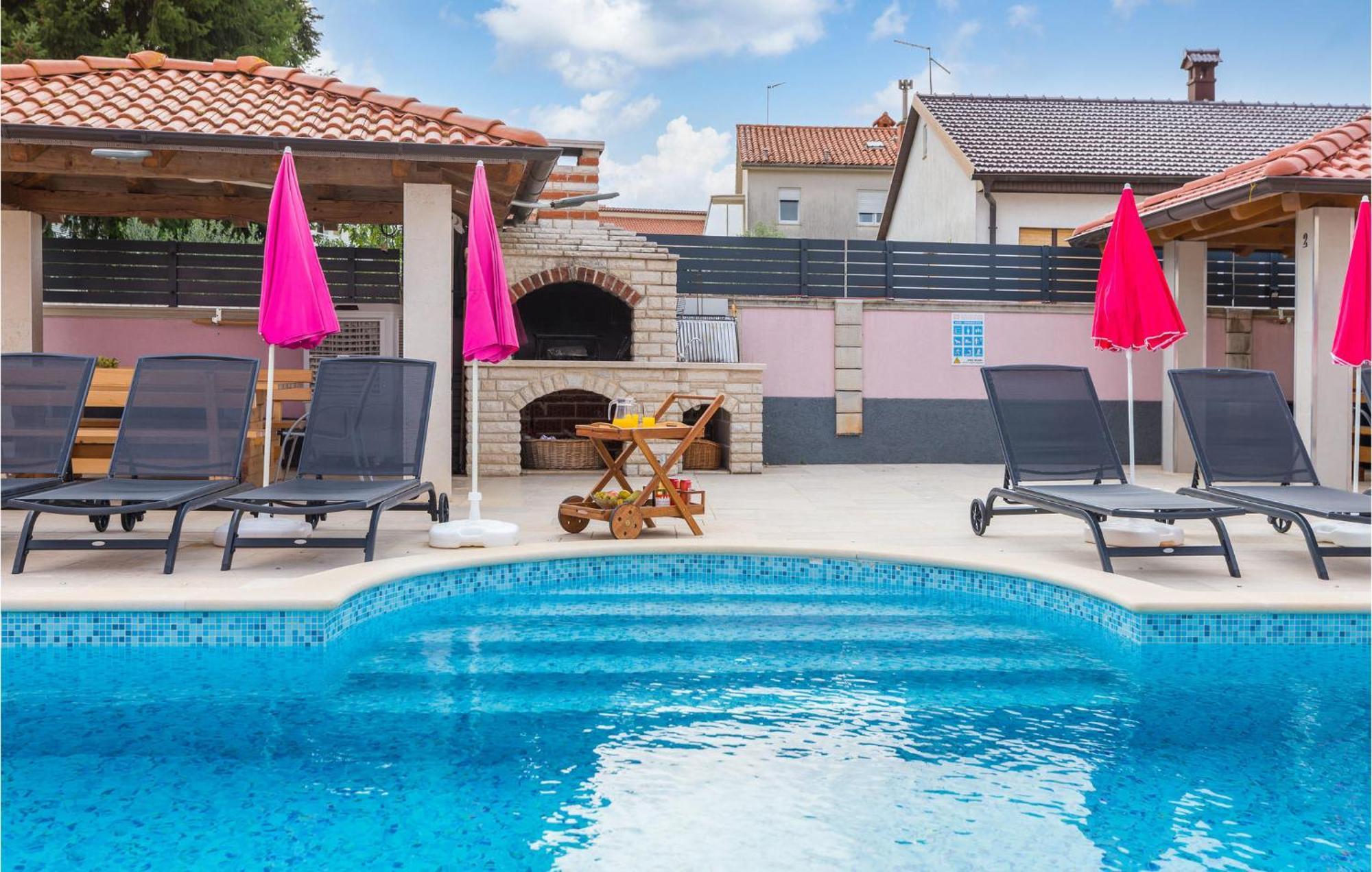 Lovely Apartment In Valbandon With Kitchen Fažana Exterior foto