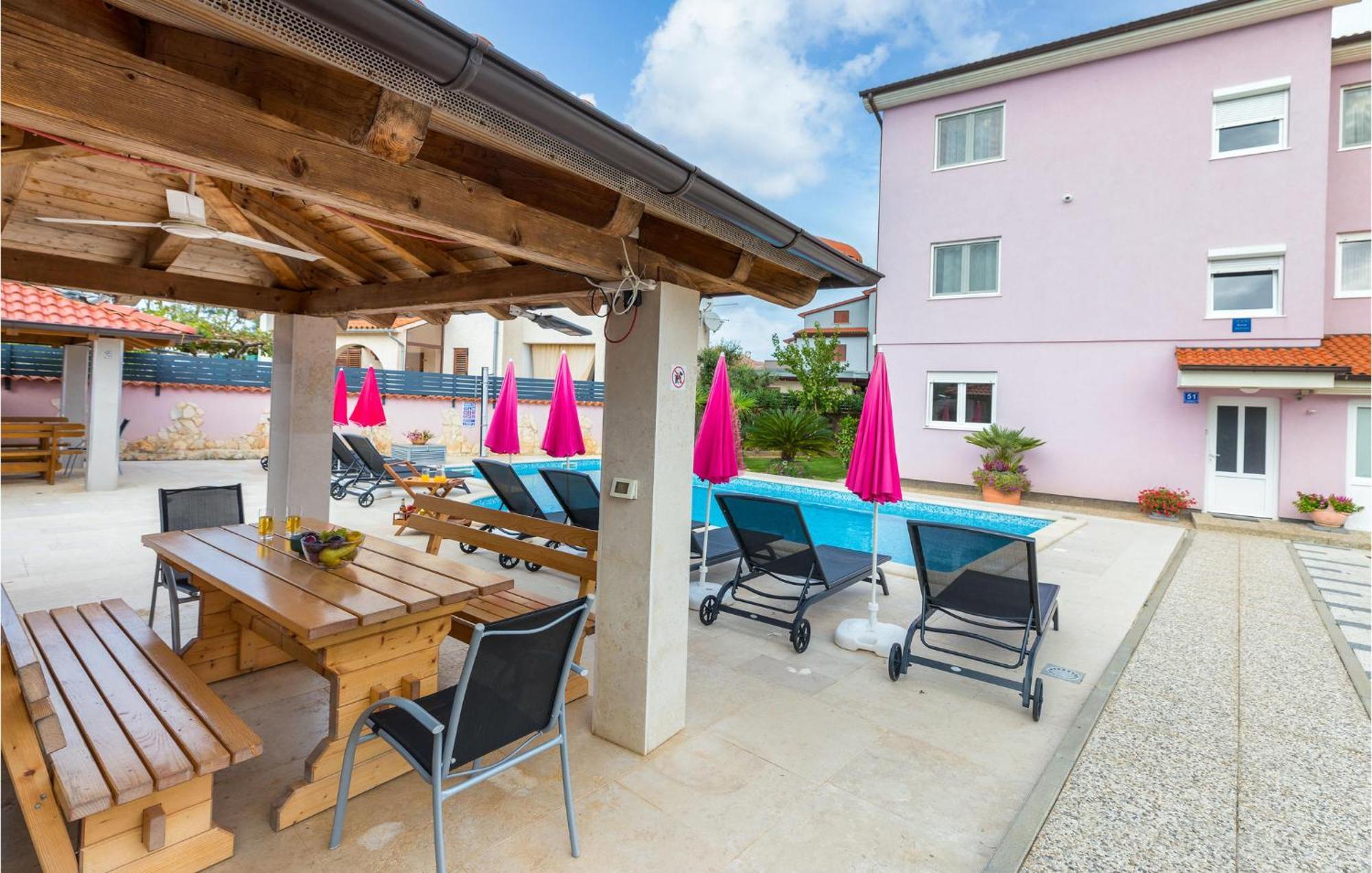 Lovely Apartment In Valbandon With Kitchen Fažana Exterior foto