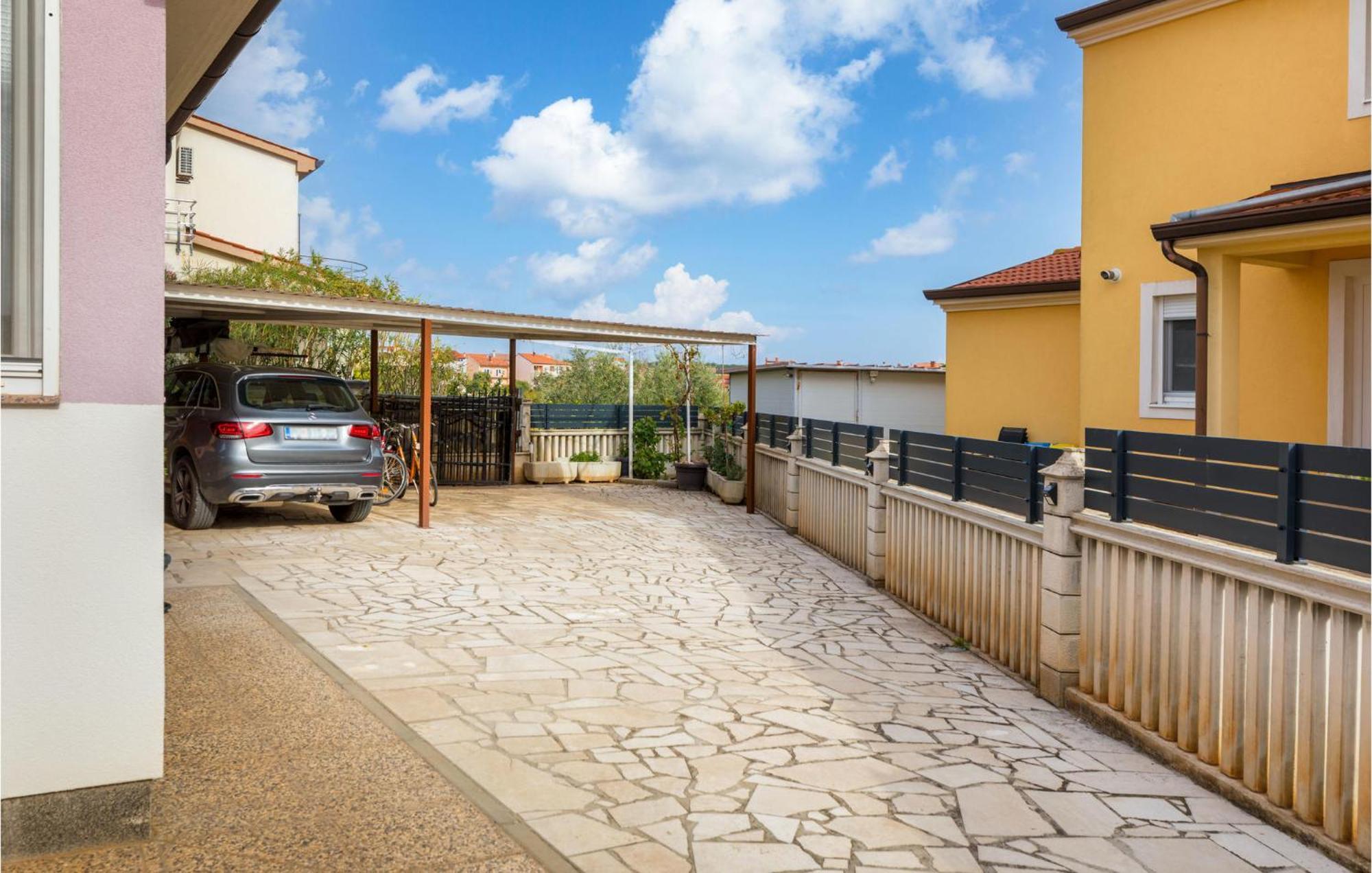Lovely Apartment In Valbandon With Kitchen Fažana Exterior foto