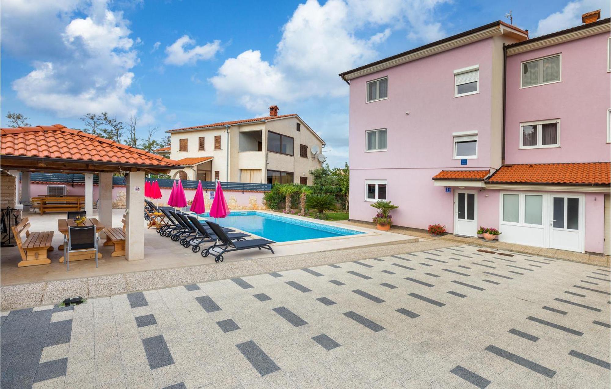Lovely Apartment In Valbandon With Kitchen Fažana Exterior foto