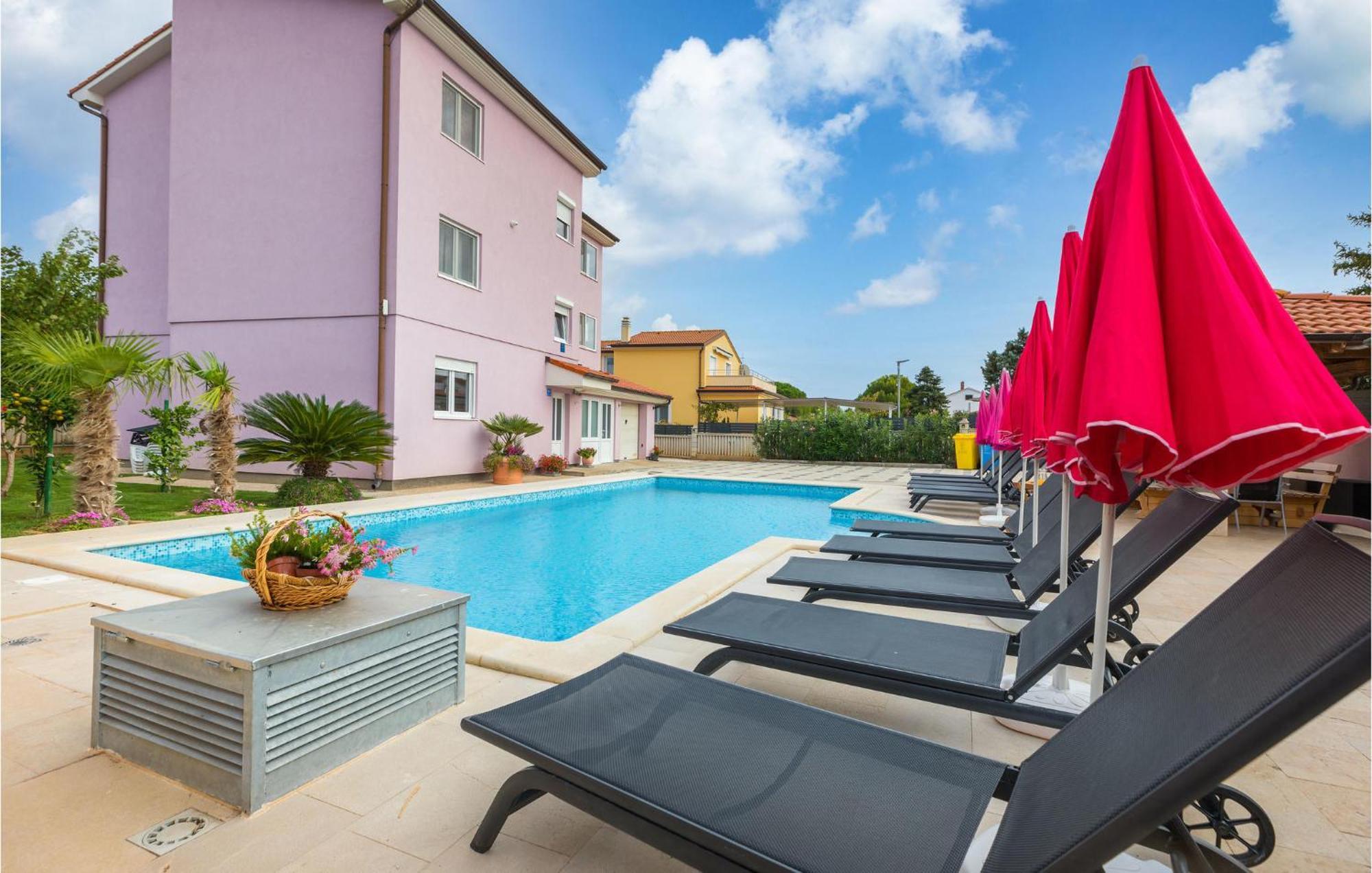 Lovely Apartment In Valbandon With Kitchen Fažana Exterior foto